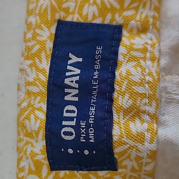 Old Navy Pixie Yellow & White Floral Ankle Pants size 8 - Picture 3 of 8